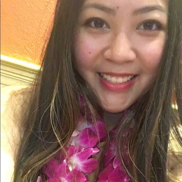 Meet the Posher, Michelle! ❤️ - Picture 2 of 4