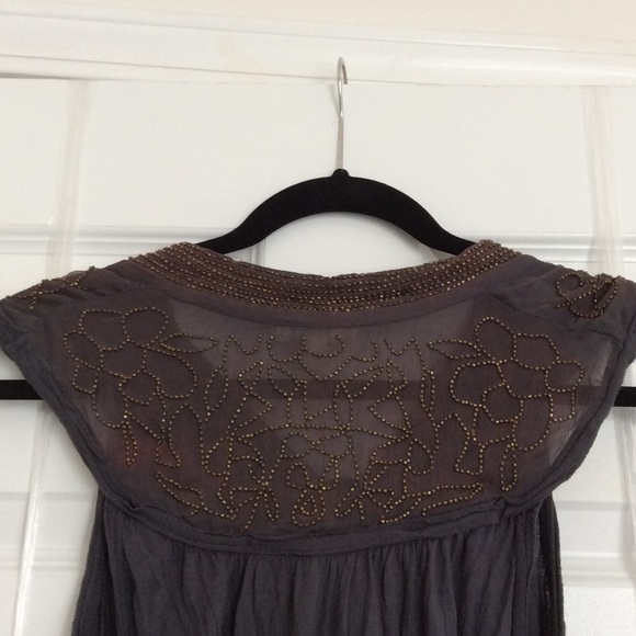 🎉HP🎉 NWT Anthropologie gray beaded flowy sleeveless top. Size XS. - Picture 4 of 4
