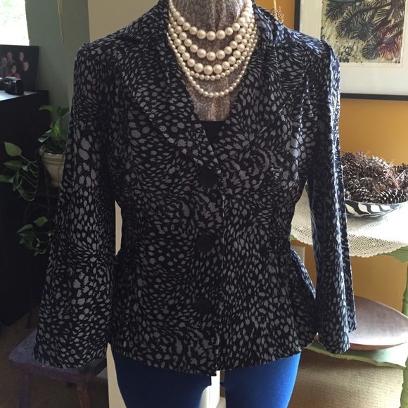 Black and gray animal print jacket - Picture 1 of 3