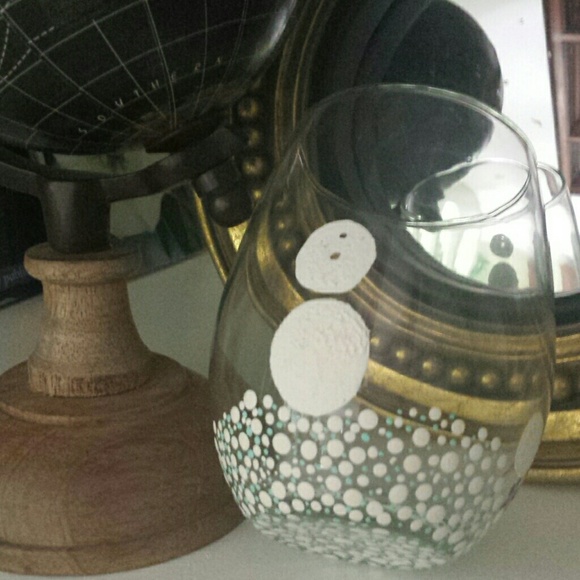 Building A Snowman Wine Glass - Picture 3 of 3