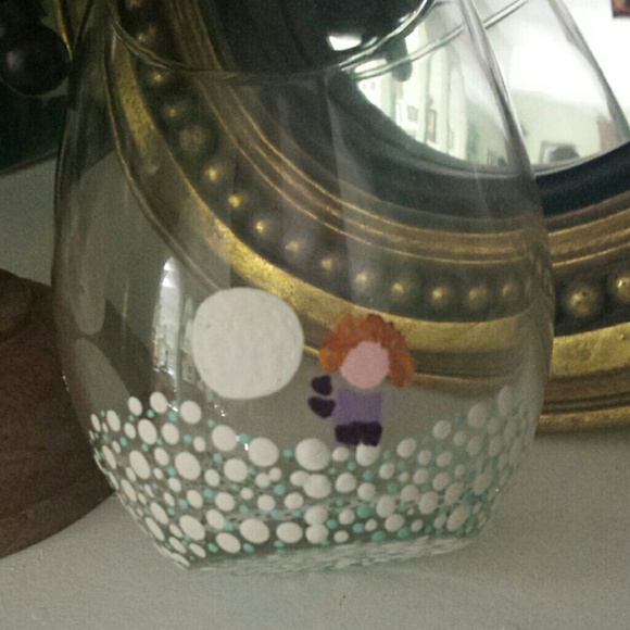 Building A Snowman Wine Glass - Picture 1 of 3