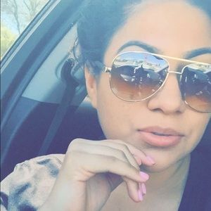 Meet your Posher, Edith