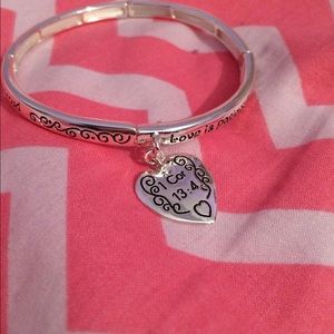 Meet your Posher, Sarai