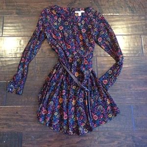 Adorable flower printed long sleeve dress!