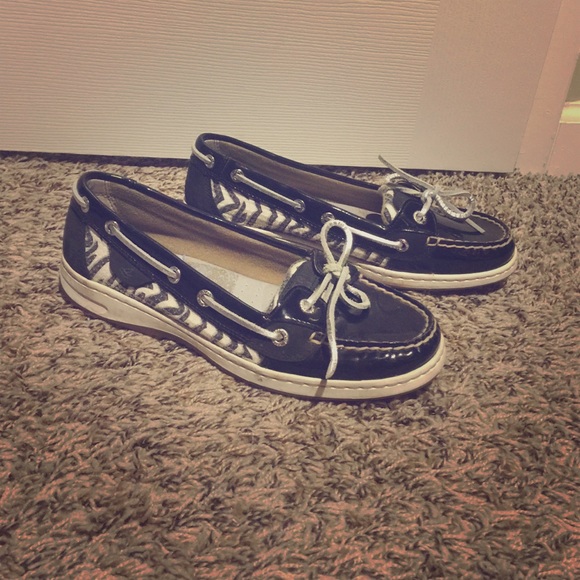Black sperry with zebra