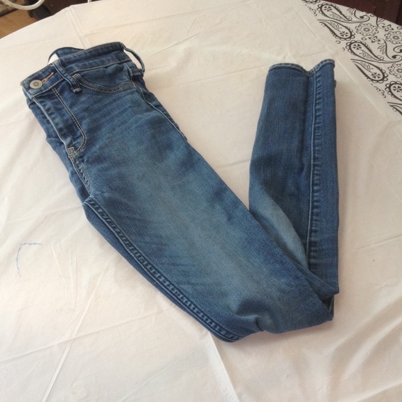 High waisted hollister skinny jeans. - Picture 1 of 3
