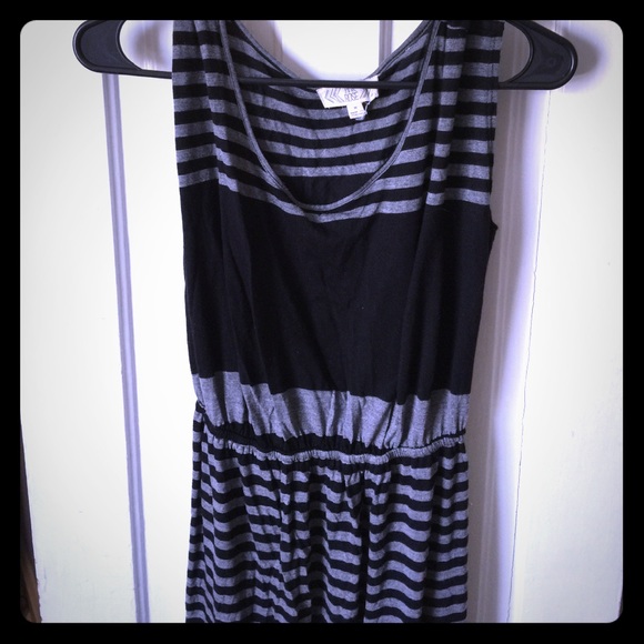 ✨DONATED TO GOODWILL✨Long Blk and Gray Maxi Dress - Picture 1 of 3