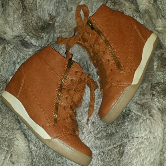 Sneaker wedges
