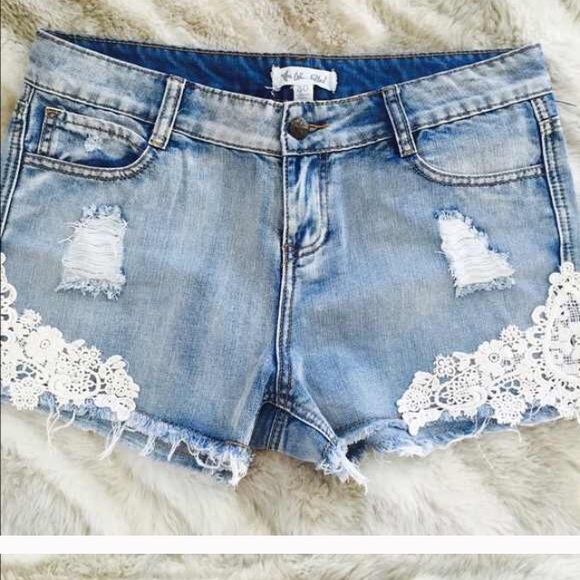 Cute distressed shorts