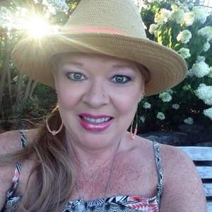 Meet your Posher, Deborah roberson