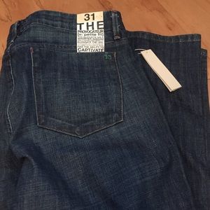 The petite Provacateur