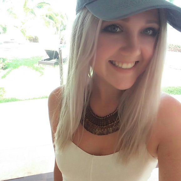 Meet your Posher, Amelia - Picture 4 of 4