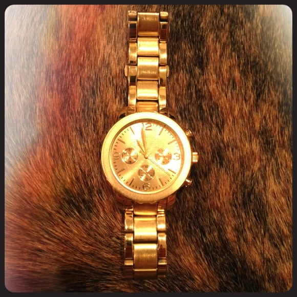 Large face gold watch!! Matte and shiny gold