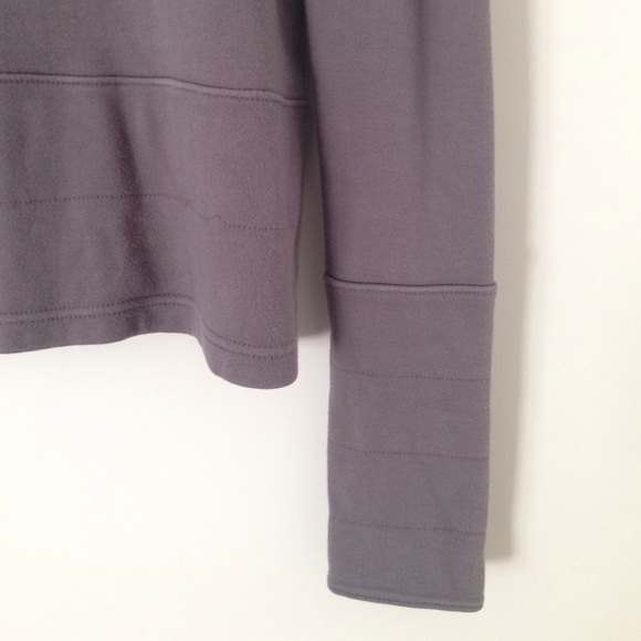 Modern gray knit top. - Picture 2 of 3