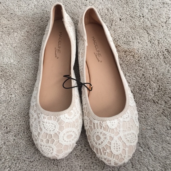 Madeline Stuart Shoes - NWT Lace Flats