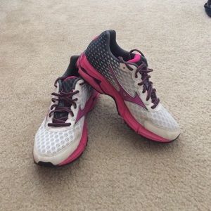 Mixing Waverider 18 running shoes