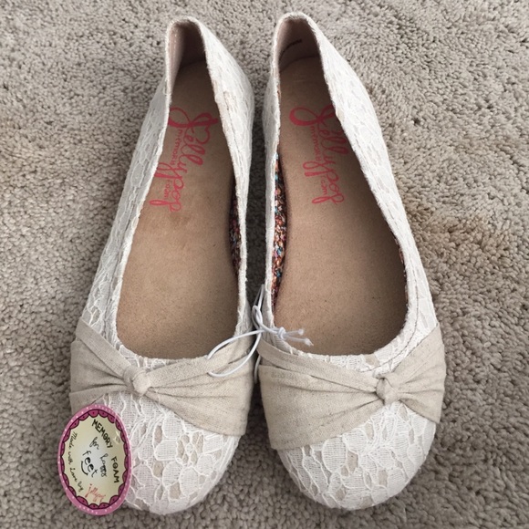 Shoes - NWT Lace Flats with Bow