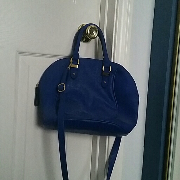 Blue handbag medium size crossbody.