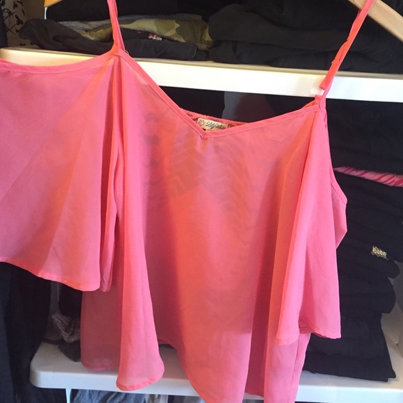 Coral shirt with open shoulders