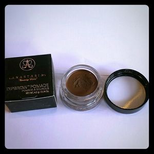 Anastasia Beverly Hills dip brow pomade auburn