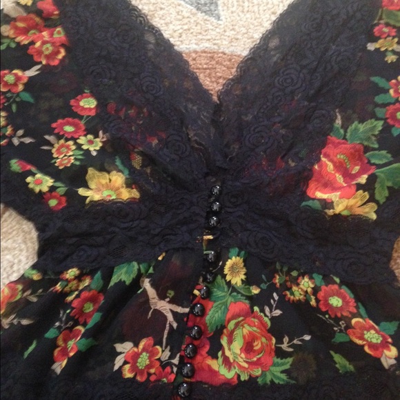 Floral lace shirt - Picture 2 of 4