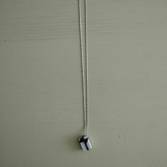 Marc jacobs gift box necklace