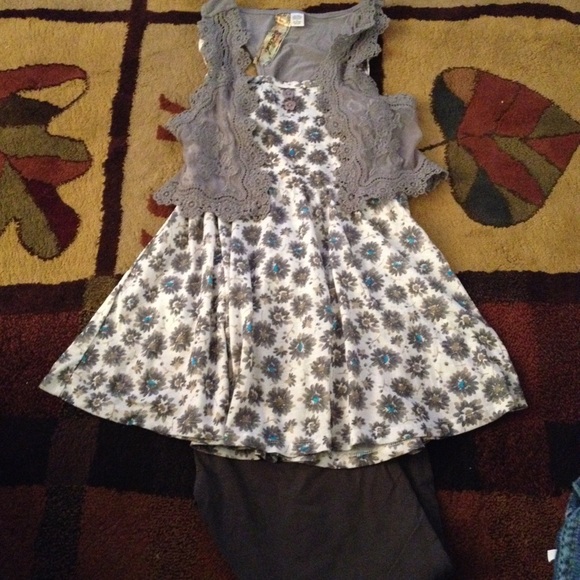 Cute Floral Outfit with Leggings