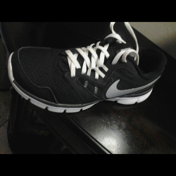 its beatiful black like new