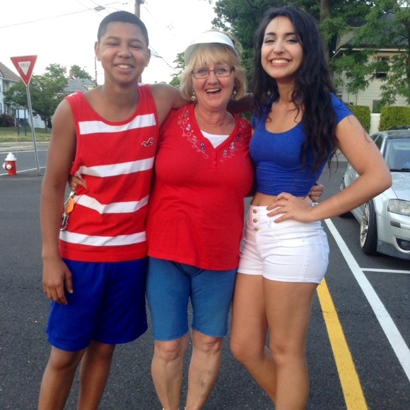 Meet Your Posher! 😁 - Picture 4 of 4