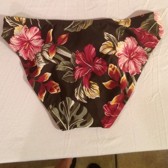 Super cute swim bottoms NWOT - Picture 2 of 4