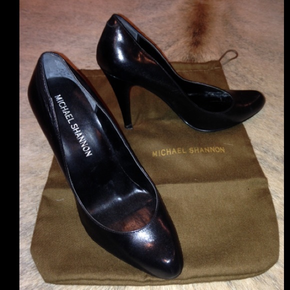 Michael Shannon classic black pump size 7