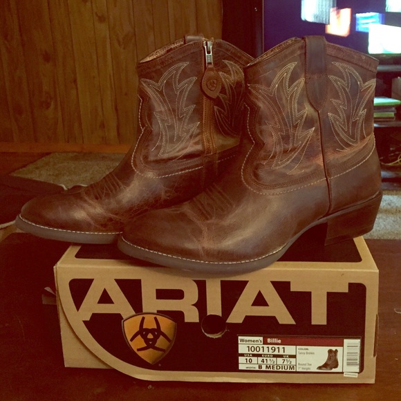 ARIAT BRAND NEW