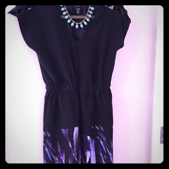 Pretty 100% silk dress, cut out cap sleeve.