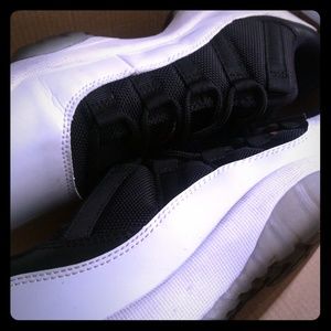 Air jordan retro low 11