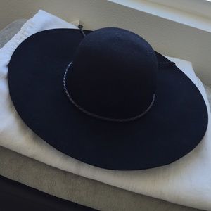 Floppy hat