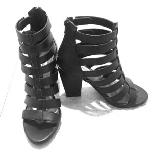 NWOB Steve Madden strappy sandal heels