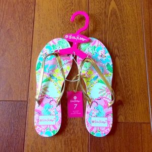 🚫 SOLD 💟 Lilly for Target Gold Strap Flipflops