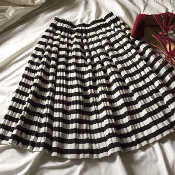 Black and white striped pleated midi skater skirt