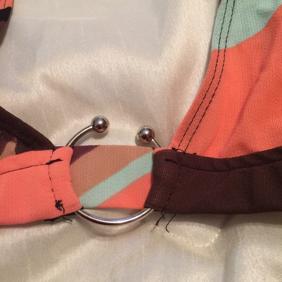 Bikini - Picture 2 of 3