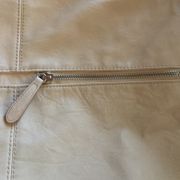 faux leather beige colored handbag from h&m - Picture 3 of 3