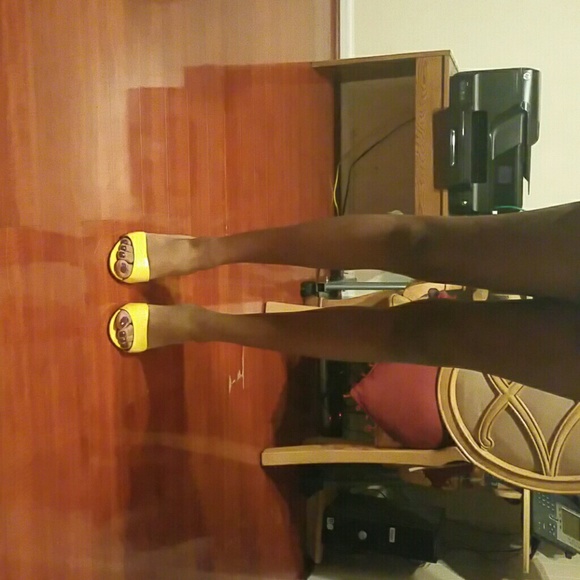 Michael Antonio yellow sandals