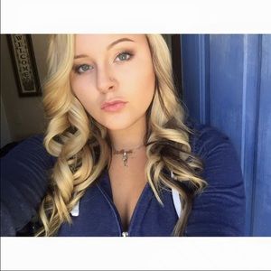 Meet your Posher, Alexis