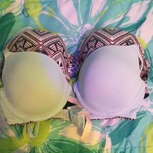 2 VS PINK Bras. 34C