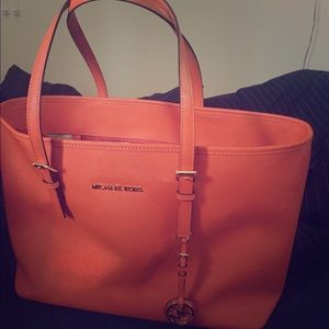 Michael Kors jet setter tote