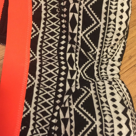 large strapless - Picture 3 of 4