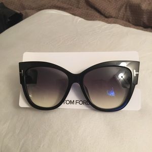 Authentic Tom Ford: Anoushka Black Sunglasses