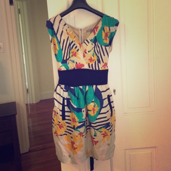 Size 4 Fun Hawaiian printed dress