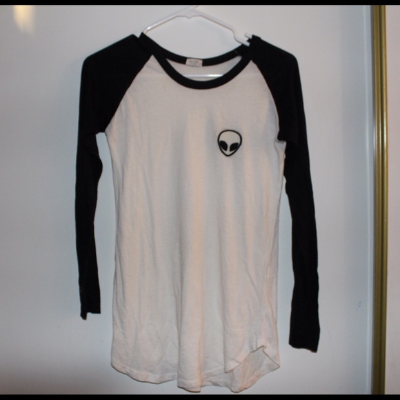 👽Brandy Melville Brooke Alien Patch Top👽