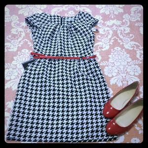 Houndstooth dress with pockets NWT