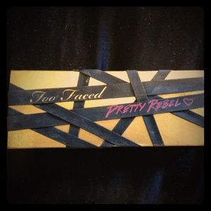 "Too faced"pretty rebel eyeshadow palette
